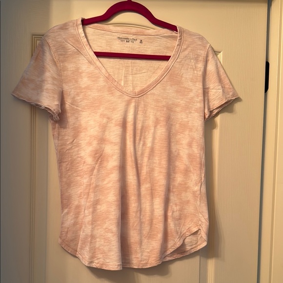 Abercrombie & Fitch Tops - Abercrombie & Fitch Women's V-Neck Pink T Shirt *M*